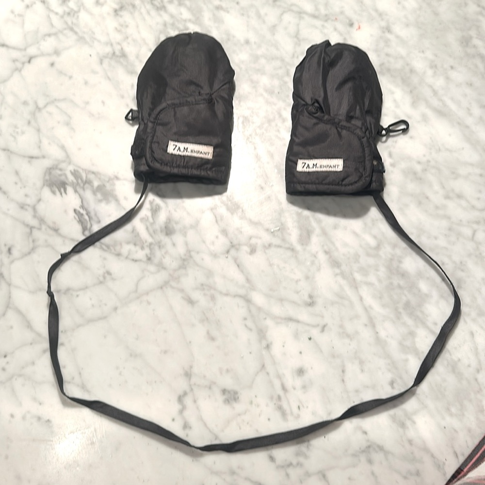 Black baby mittens 7 A.M. Enfant